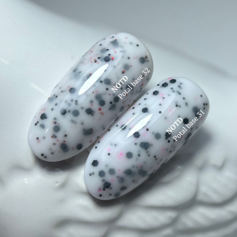 NAILSOFTHEDAY Potal base 31 – mleczna baza z czarnym oraz różowym brokatem, 10 ml NAILSOFTHEDAY Potal base 31 – mleczna baza z czarnym oraz różowym brokatem, 10 ml
