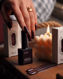 NAILSOFTHEDAY Color of the month November 2024 Une petite française - ciemno-burgundowy lakier hybrydowy, 10 ml