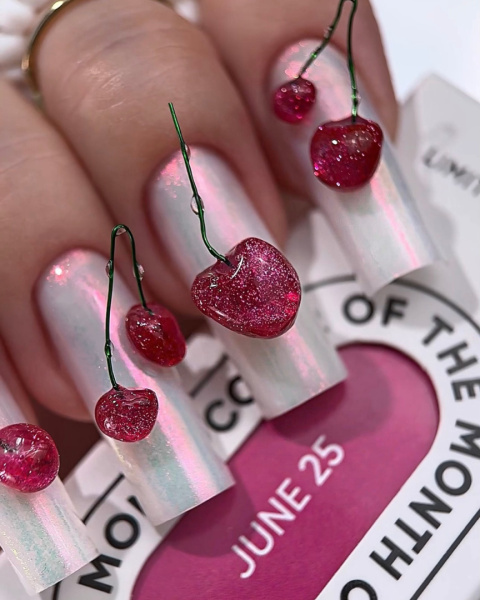 NAILSOFTHEDAY Color of the month June 2025 Cherry Kiss - intensywny różowy lakier hybrydowy z efektem „kociego oka”, 10 ml NAILSOFTHEDAY Color of the month June 2025 Cherry Kiss - intensywny różowy lakier hybrydowy z efektem „kociego oka”, 10 ml