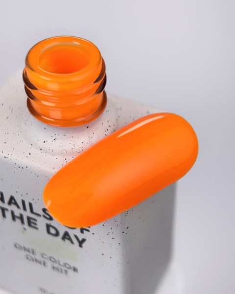 NAILSOFTHEDAY Mango - energiczny pomarańczowy lakier hybrydowy, 10 ml NAILSOFTHEDAY Mango - energiczny pomarańczowy lakier hybrydowy, 10 ml